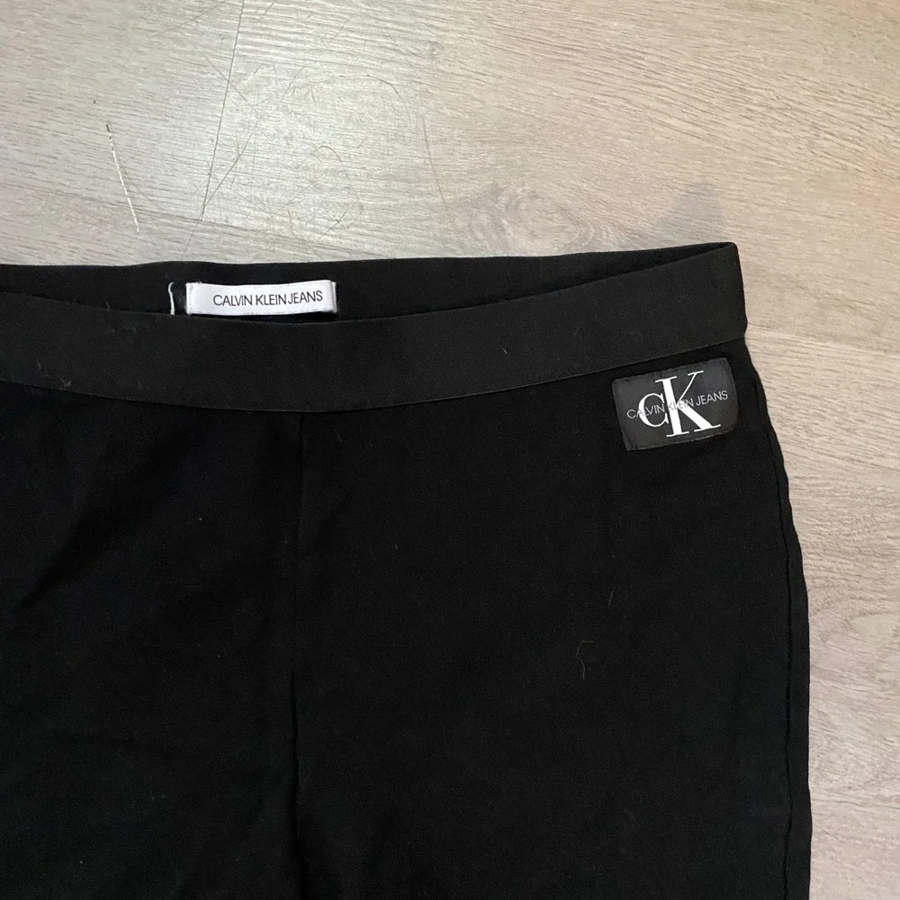 Calvin Klein Jeans Biker Shorts Women L Black‎ High Waisted Logo Patch Athletic